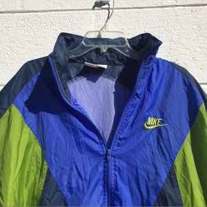VINTAGE NIKE WINDBREAKER